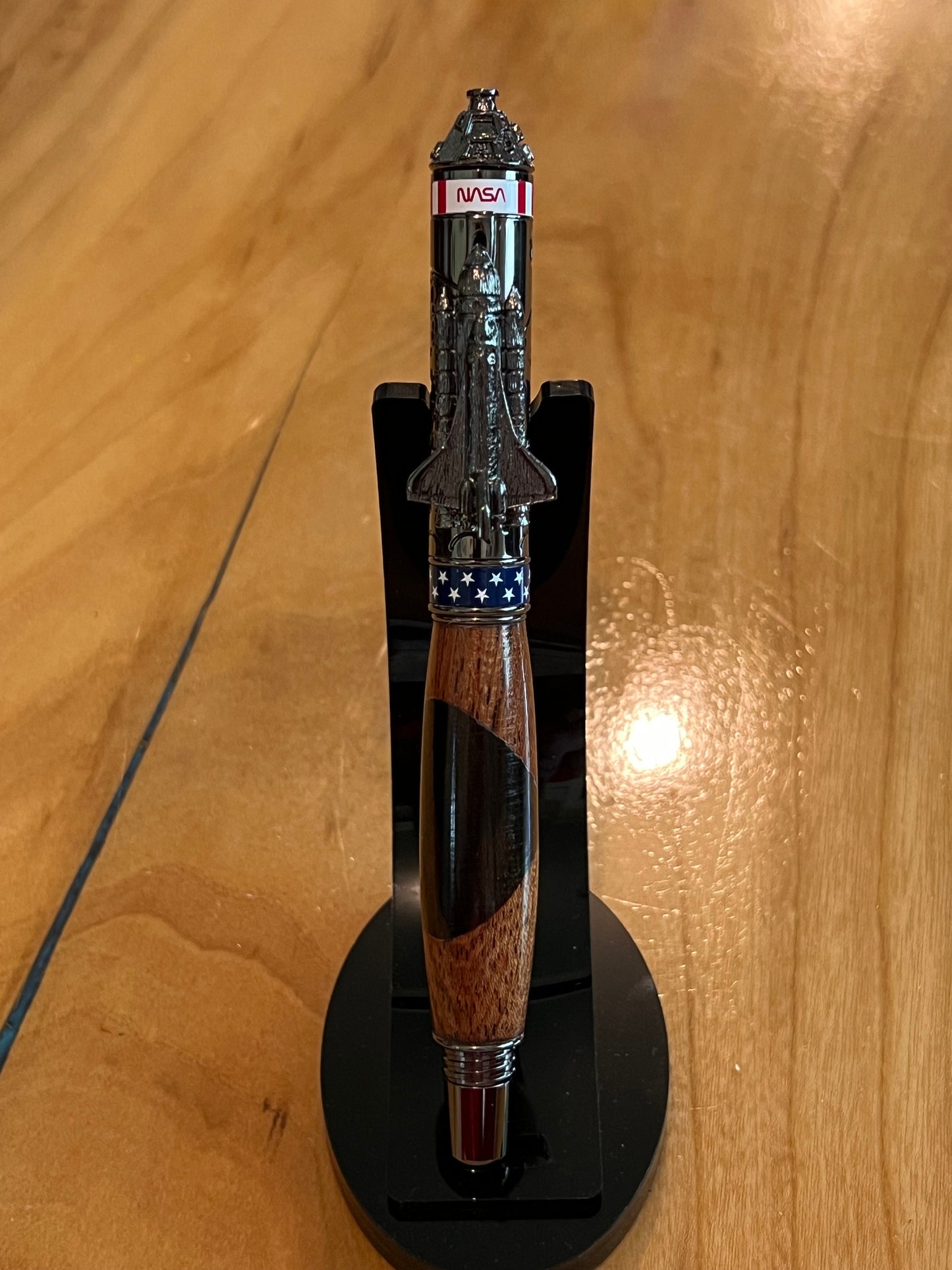 Shuttle two part fountain pen in gunmetal with cherry/walnut barrel