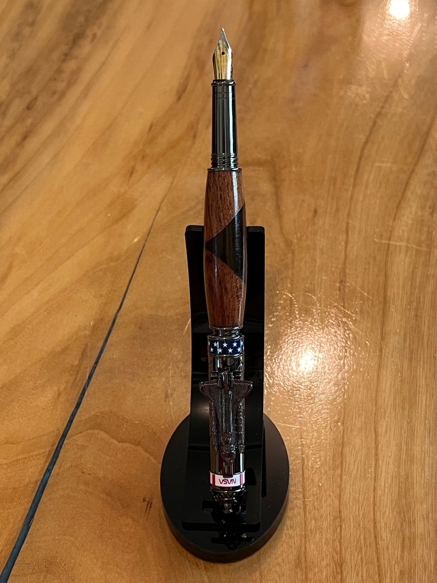 Shuttle two part fountain pen in gunmetal with cherry/walnut barrel