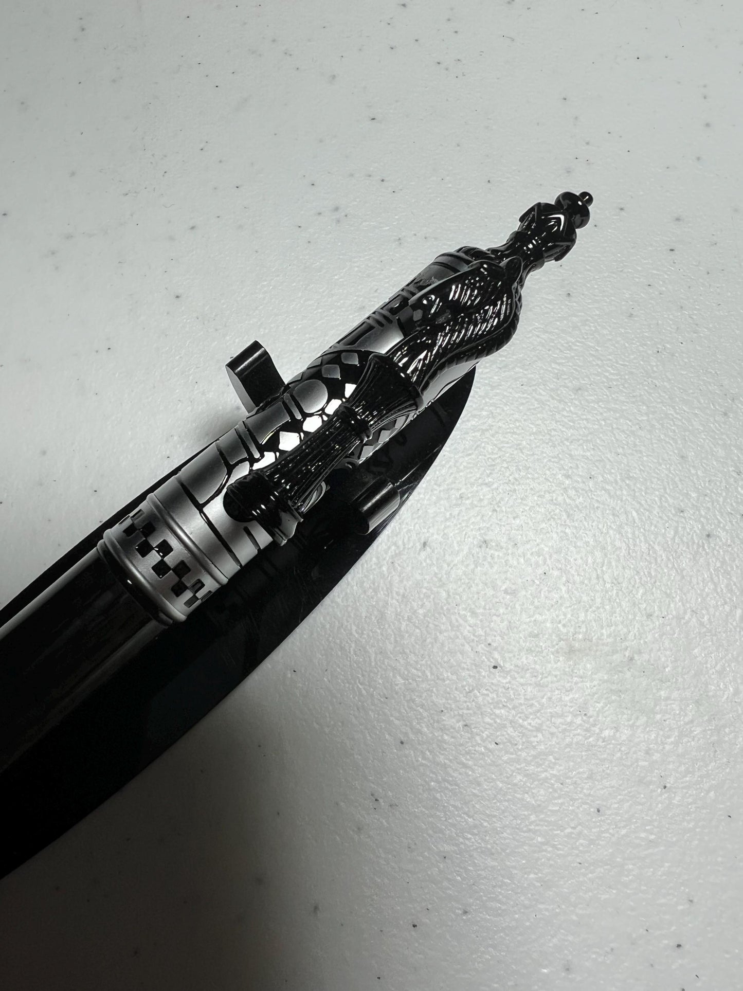 Chess pen black and/or white