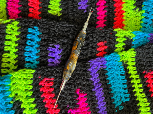 Dual seam ripper and sewing stiletto in chrome