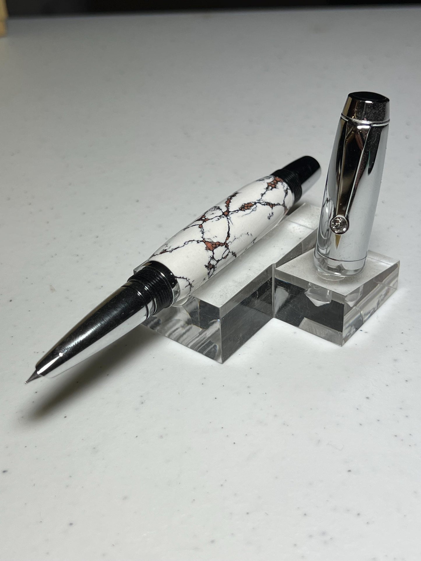 Arete Fountain Pen with white/peach clay barrel